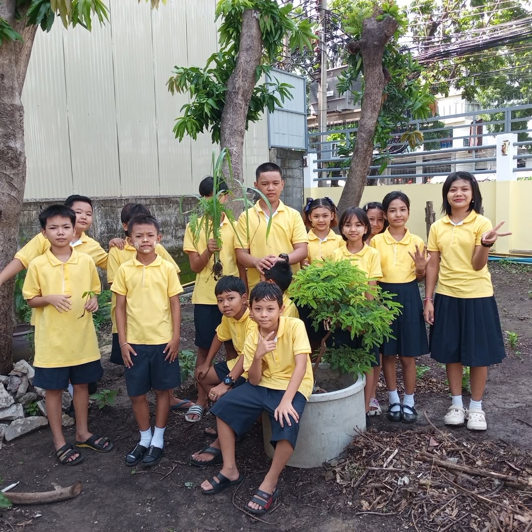 Kong Lah School students gathered outside for a gardening activity.